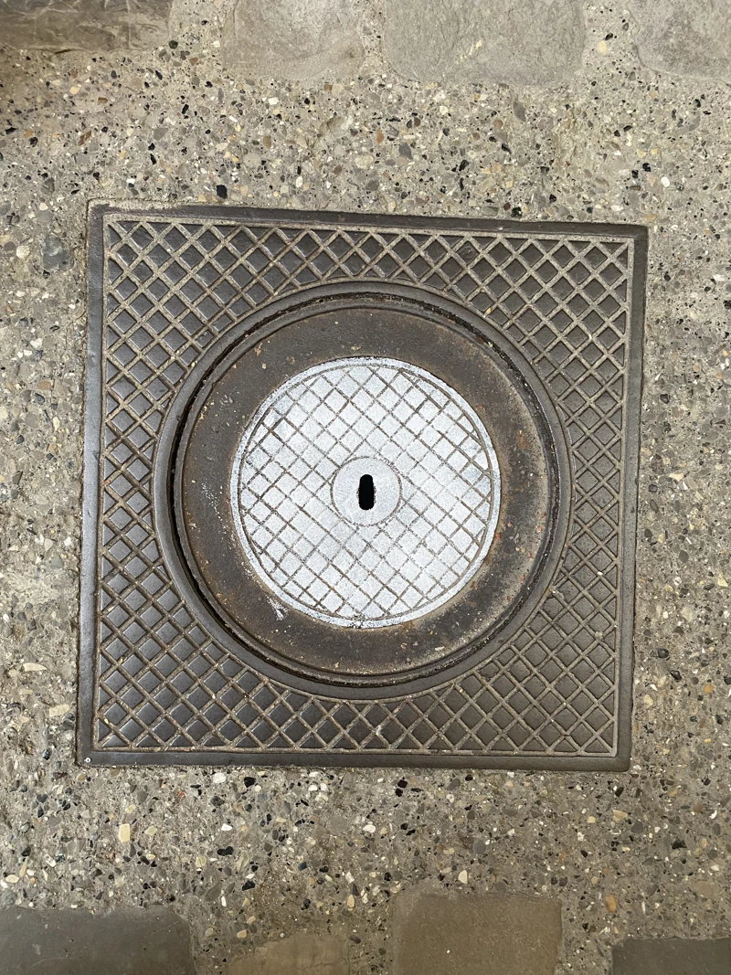 Round cover