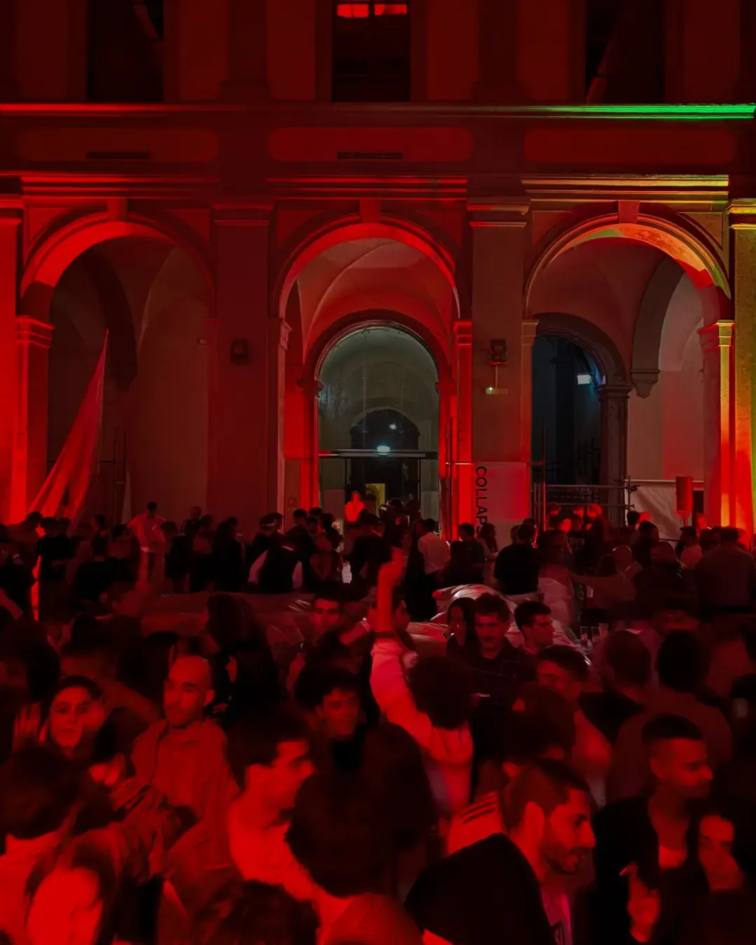 Original photo / private party crowd and atmosphere